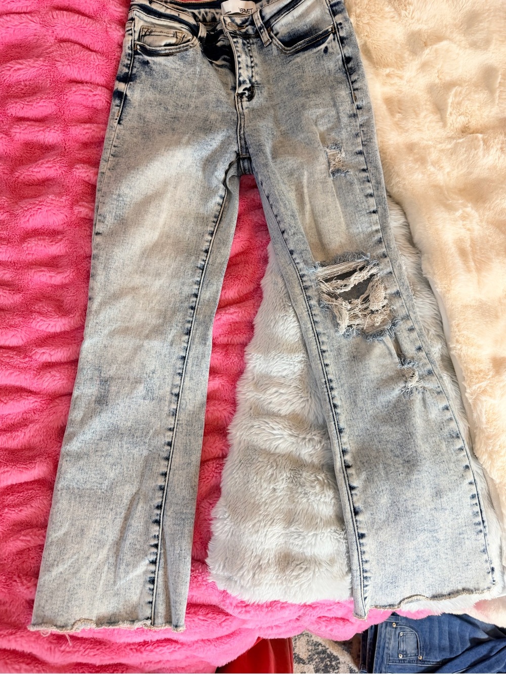 Vervet crop kick flare  Women’s Light Wash Distressed Jeans